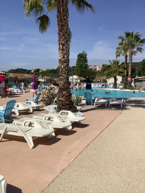 Montourey 83 ES 119 Campground/ 
RV Resort in Saint-Raphael