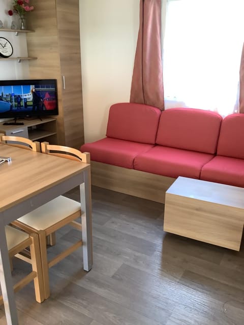 Montourey 83 ES 119 Campground/ 
RV Resort in Saint-Raphael