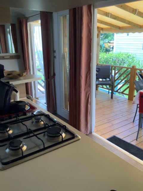 Montourey 83 ES 119 Campground/ 
RV Resort in Saint-Raphael