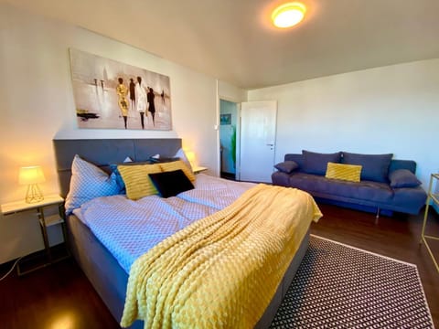 Bed, Photo of the whole room, Seating area, Bedroom