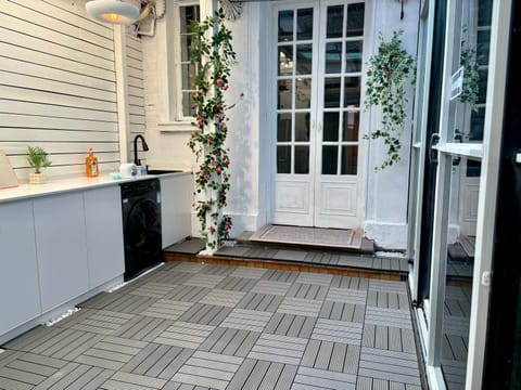 Patio, Inner courtyard view