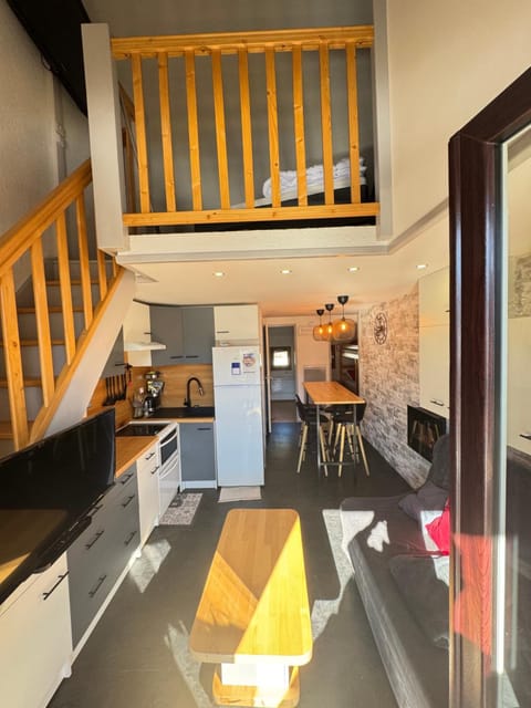 Kitchen or kitchenette, Dining area, minibar, oven, pet friendly, stove