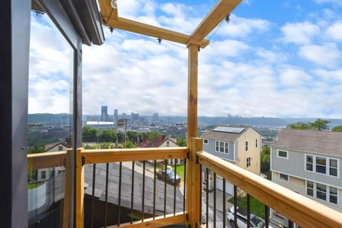 Yinz Retreat, Above the City House in Pittsburgh