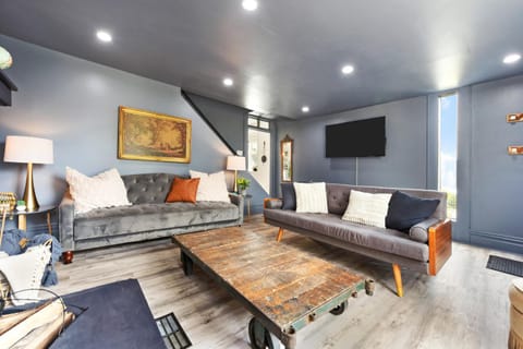 Yinz Retreat, Above the City House in Pittsburgh