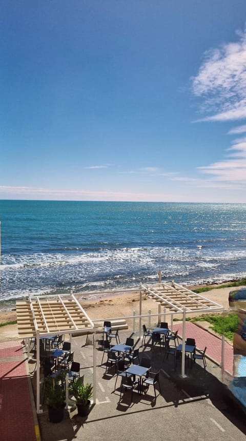 Nearby landmark, Communal lounge/ TV room, Natural landscape, Beach, Evening entertainment, Sea view