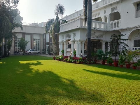 Property building, Day, Garden