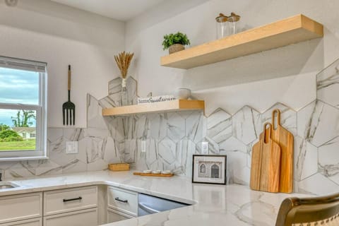 Waterfront Family Vacation , Near Ocean and Mineral Springs, 7 sleeps Villa in Rotonda West