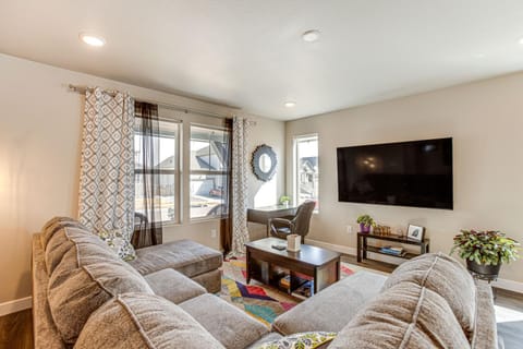 Beautiful Home with Bonus Room and Prime Location! House in Brighton