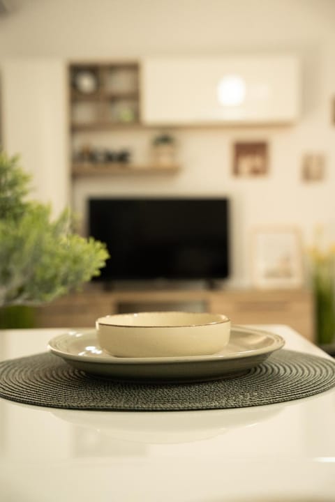 Kitchen or kitchenette, Dining area, minibar