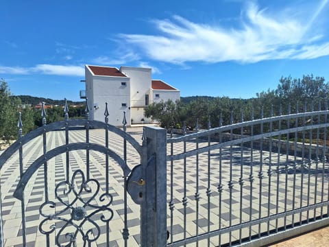 Apartments Olive trees Apartment in Tisno