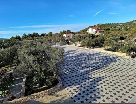 Apartments Olive trees Apartment in Tisno