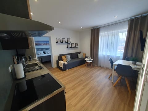 TV and multimedia, Kitchen or kitchenette, Living room, Seating area, Dining area