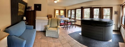 Cozy Studio Cabin Rental with Hot Tub Perfect for Glamping in Ohio Cabin in Laurel Township