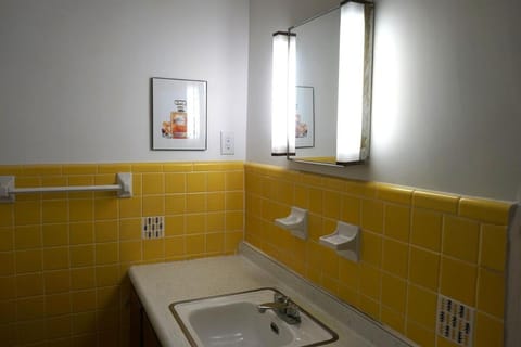 Firethorn Paradise - Family Friendly Fun Near the Beach, Dogs Welcomed House in Gulf Breeze