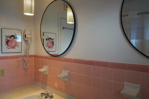 Firethorn Paradise - Family Friendly Fun Near the Beach, Dogs Welcomed House in Gulf Breeze