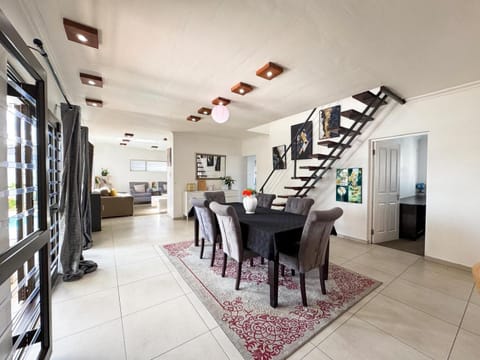 TV and multimedia, Living room, Seating area, Dining area