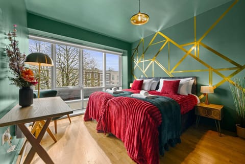 Bed, Photo of the whole room, Bedroom