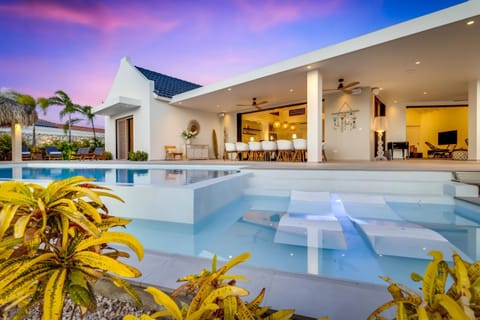 Property building, Swimming pool, sunbed