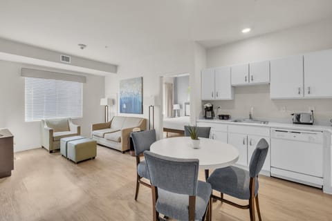 Simplicity At the Rim 1114 I Comfy 2 Bed 2 Bath Apartment in San Antonio