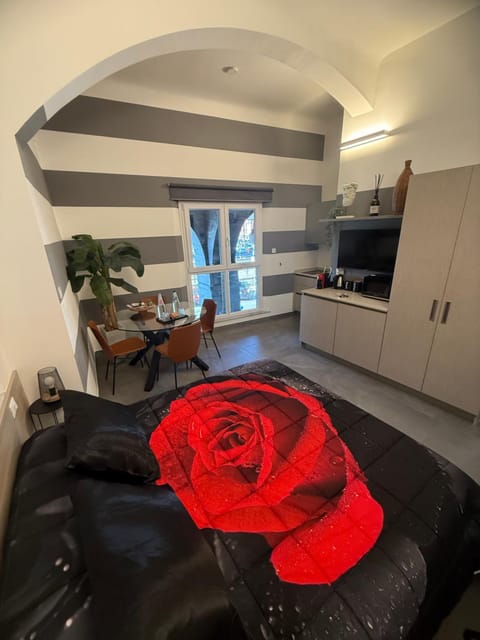Bed, Seating area