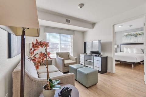 Simplicity At the Rim 1216 I Comfy 2 Bed 2 Bath Apartment in San Antonio