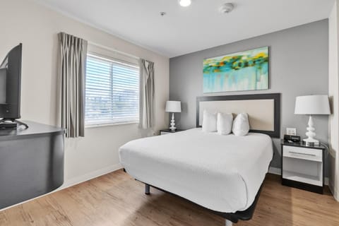 Simplicity At the Rim 1221 I Comfy 2 Bed 2 Bath Apartment in San Antonio