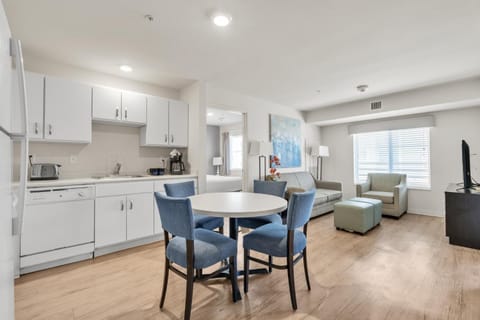 Simplicity At the Rim 1221 I Comfy 2 Bed 2 Bath Apartment in San Antonio