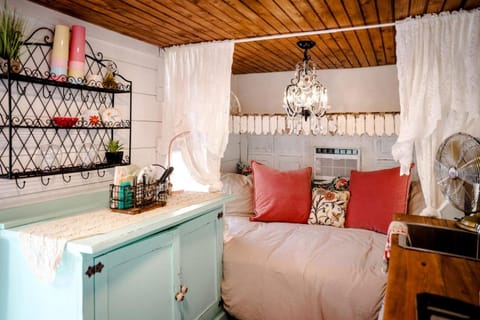Unforgettable Glamping Caravan Rental in North Carolina for Intimate Weekends Away in Franklin House in Franklin