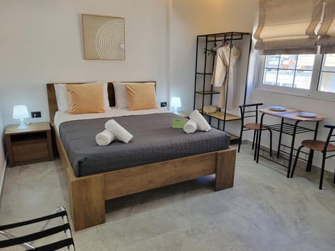 Bed, Photo of the whole room, towels