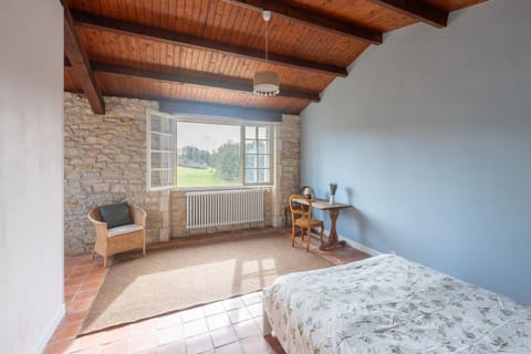 Bed, Photo of the whole room, Bedroom, internet