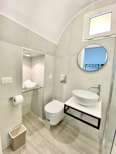 Toilet, Bathroom, towels