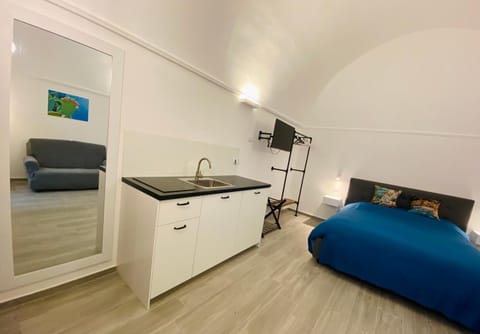 TV and multimedia, Photo of the whole room, Bedroom, locker, locker