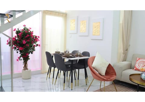 Living room, Seating area, Dining area