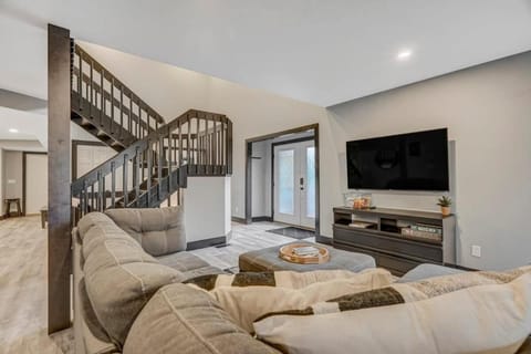 Oak Hills Clubhouse Ping-Pong BBQ & Fire Pit House in Monument