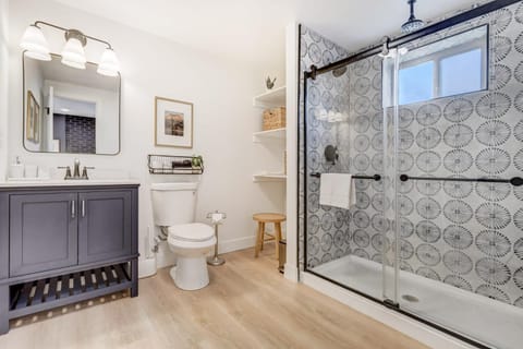 Sundance Retreat 2 King Beds Downtown & Kitchen Apartment in Colorado Springs