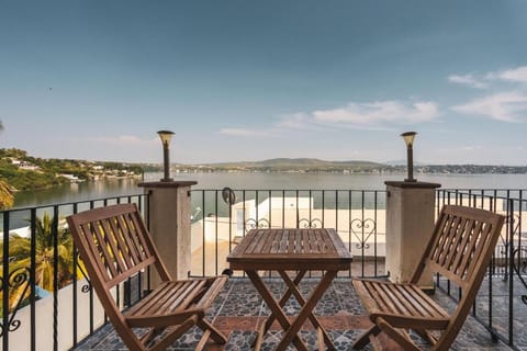 Apartment in a lakefront hotel Apartment in Tequesquitengo