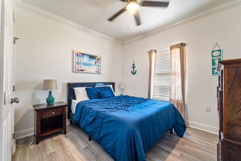 Newer Large Beachside 6 Bedroom House 3000 Sq Ft Sleeps 22 House in Dauphin Island