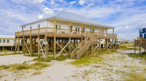 Newer Large Beachside 6 Bedroom House 3000 Sq Ft Sleeps 22 House in Dauphin Island