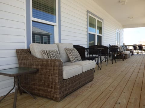 Newer Large Beachside 6 Bedroom House 3000 Sq Ft Sleeps 22 House in Dauphin Island
