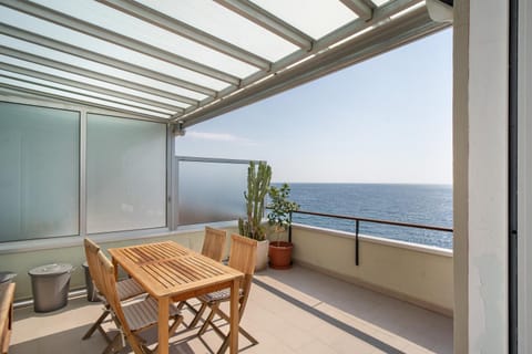 Sea Side Home Sanremo vista mare Apartment in Sanremo