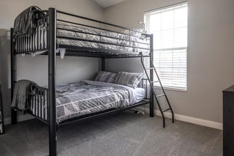 ND Luxury Townhome 8 min to ND Stadium! Apartment in Roseland