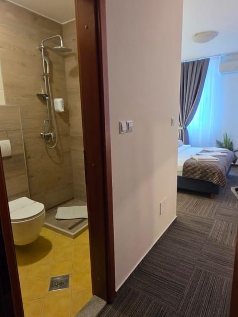 Shower, Toilet, Bathroom, Photo of the whole room