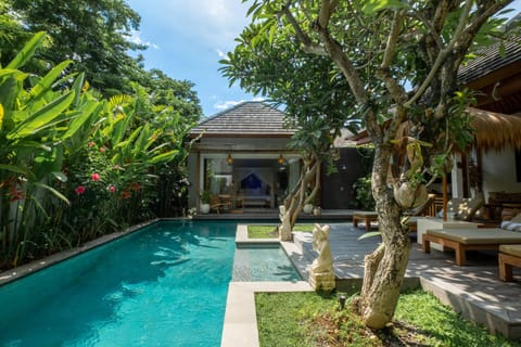 Property building, Day, Natural landscape, Garden, Garden view, Pool view, Swimming pool, sunbed