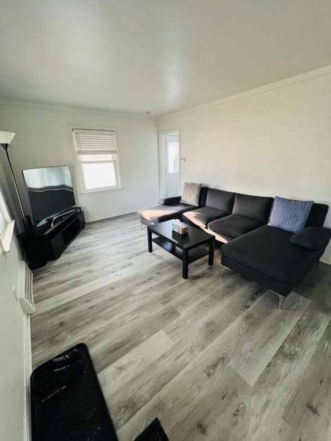 Communal lounge/ TV room, TV and multimedia, Living room, Entertainment