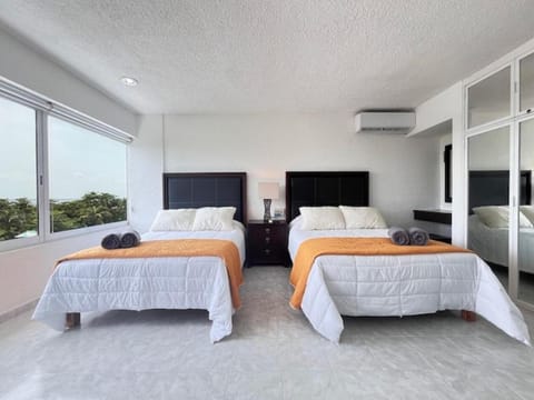 Bed, TV and multimedia, Living room, Photo of the whole room, Seating area, Bedroom, towels, air conditioner