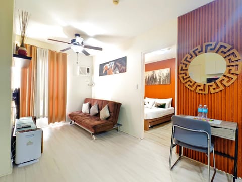 Bed, Living room, Photo of the whole room, Seating area, Bedroom, air conditioner
