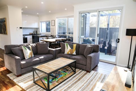 Patio, BBQ facilities, TV and multimedia, Kitchen or kitchenette, Living room, Seating area, Dining area, heating, pet friendly, air conditioner
