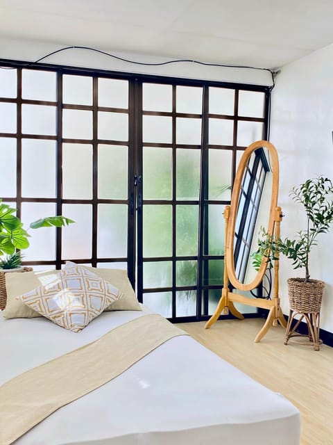 Bed, Living room, Photo of the whole room, Bedroom