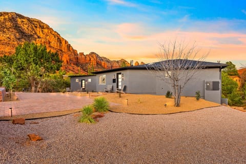 Stunning Red Rock Views with Hot Tub Theater Game Room House in Sedona