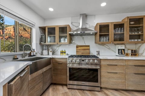 Stunning Red Rock Views with Hot Tub Theater Game Room House in Sedona